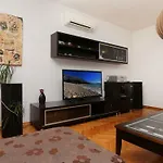 House Lipo 招待所
