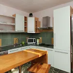 House Lipo 马卡尔斯卡