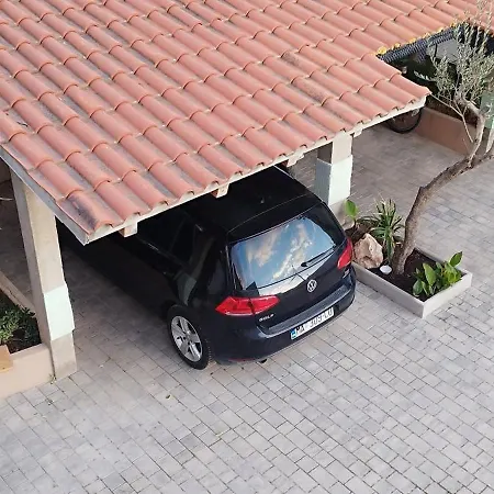 بيت ضيافة House Lipo