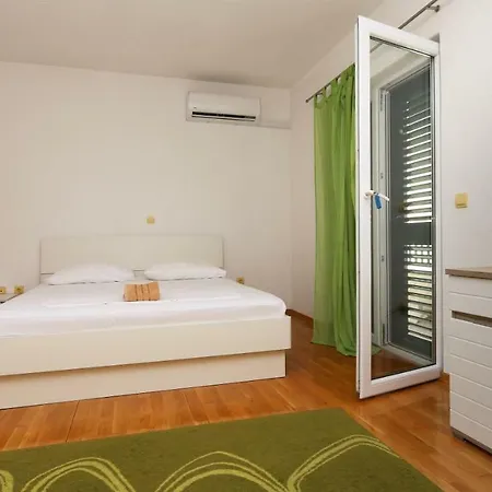 House Lipo ماكارسكا