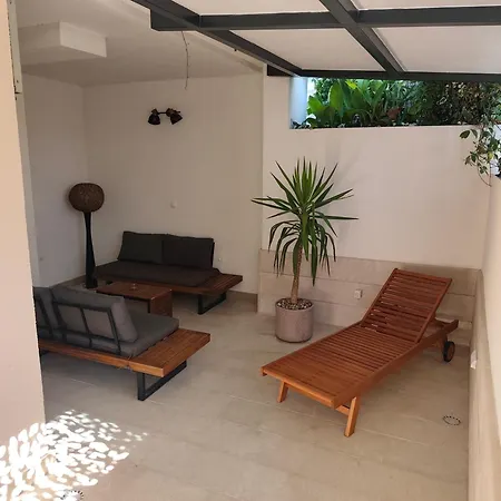 Guest house House Lipo 3*