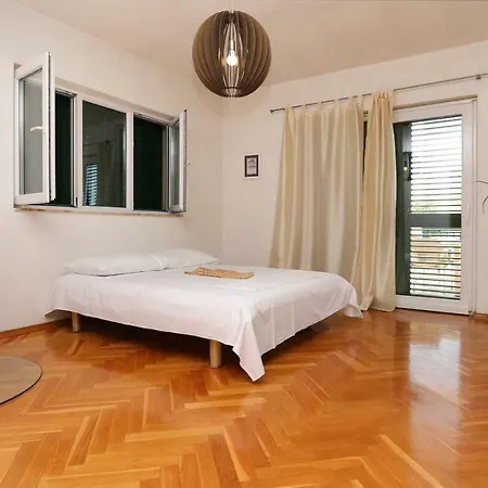 House Lipo Pensjonat Makarska