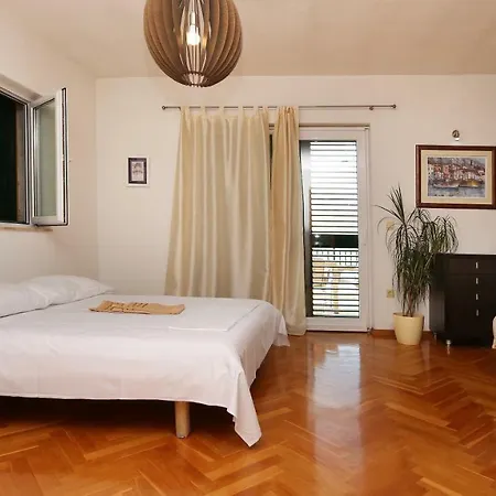 Πανσιόν House Lipo Μακάρσκα