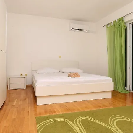 בית הארחה House Lipo 3*