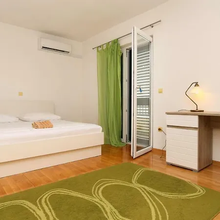 House Lipo בית הארחה