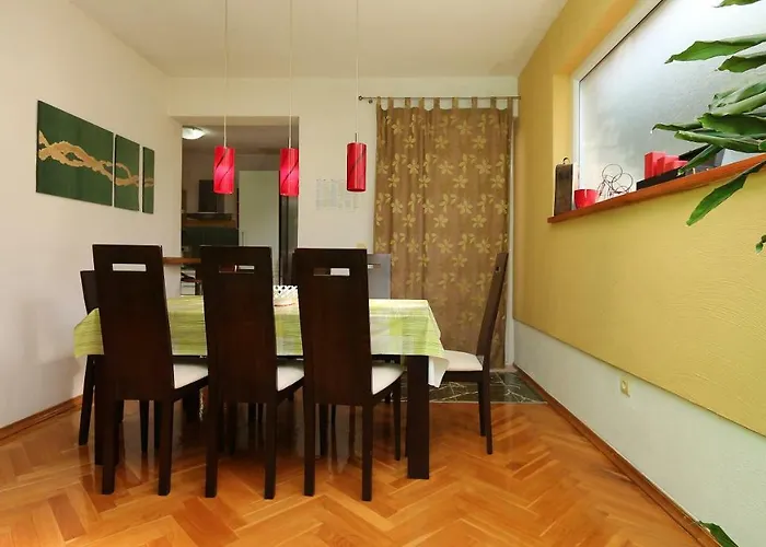 House Lipo בית הארחה