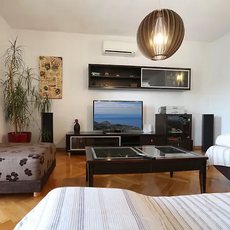 House Lipo 3* Makarska